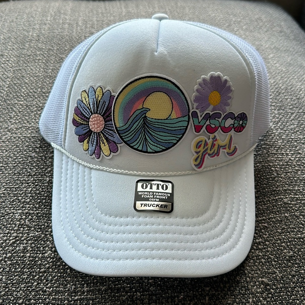 White trucker hat “VSCO girl”